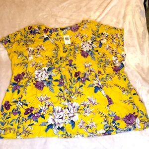 TORRID. Size 4/4X/26. Yellow Floral Print Dolman.